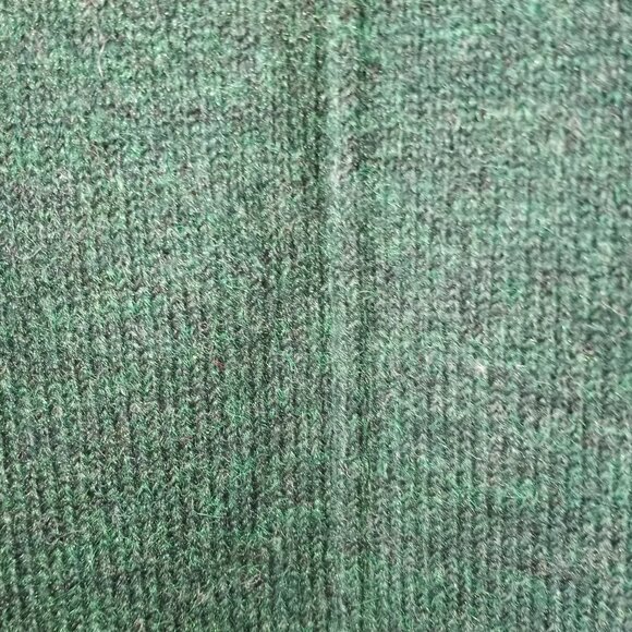'Lucky' Vee neck L/S Sweater Size M Solid Green EUC - Picture 13 of 13